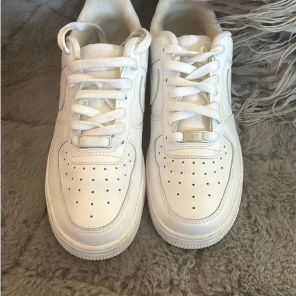 Women size8 men size 9.5 Nike airforce 1 worn twice in excellent condition